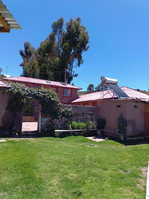 Taquile Familia Celso image 1